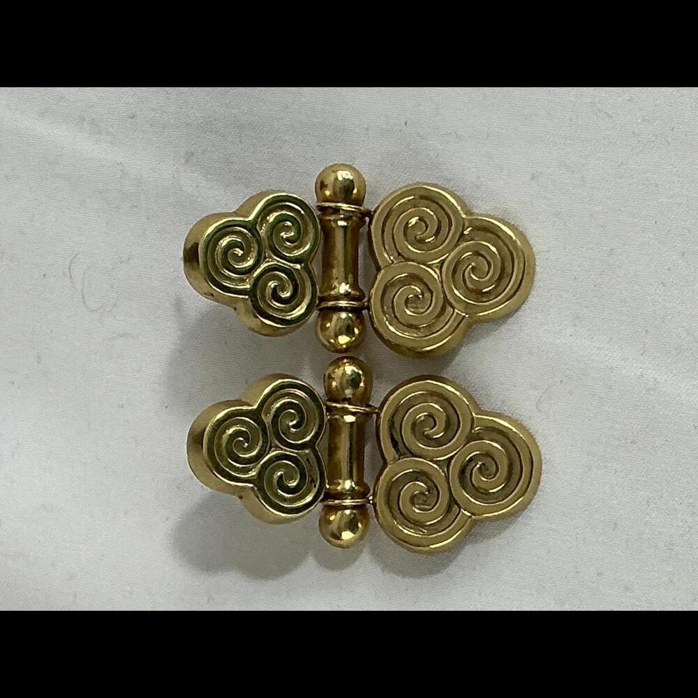 14k Elegant Gold Swirl Earrings